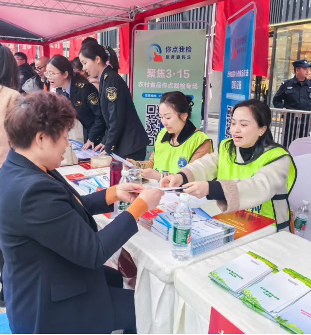 以法之名，续写新时代雷锋精神